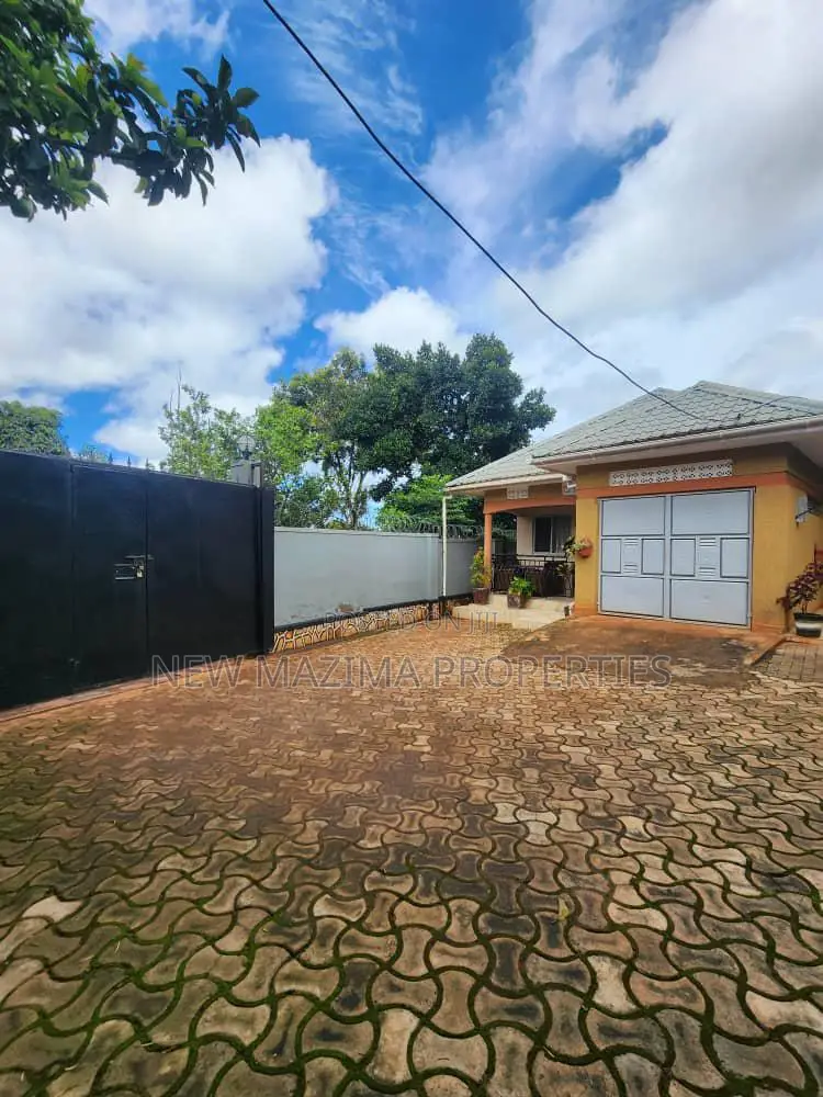 3bdrm Bungalow in Bwebajja Kitende, Division A for sale in Division A