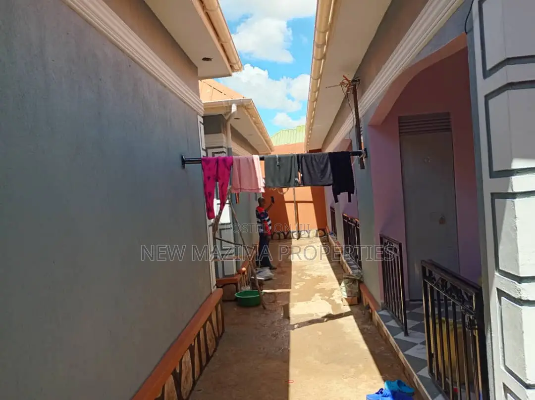 7bdrm House in Nansana Town, Division A for sale in Division A