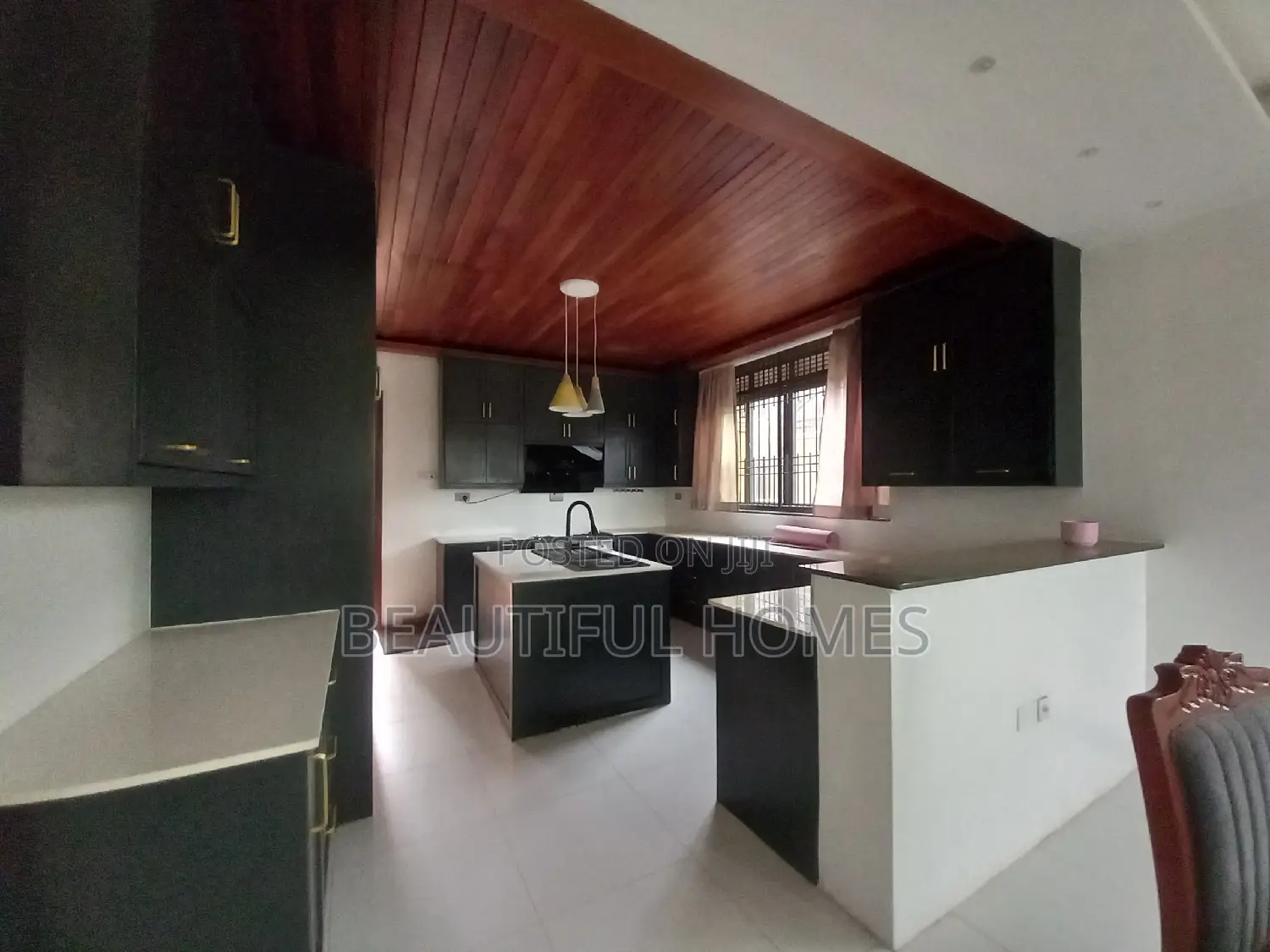 Furnished 5bdrm Duplex in Kira for sale in Kira