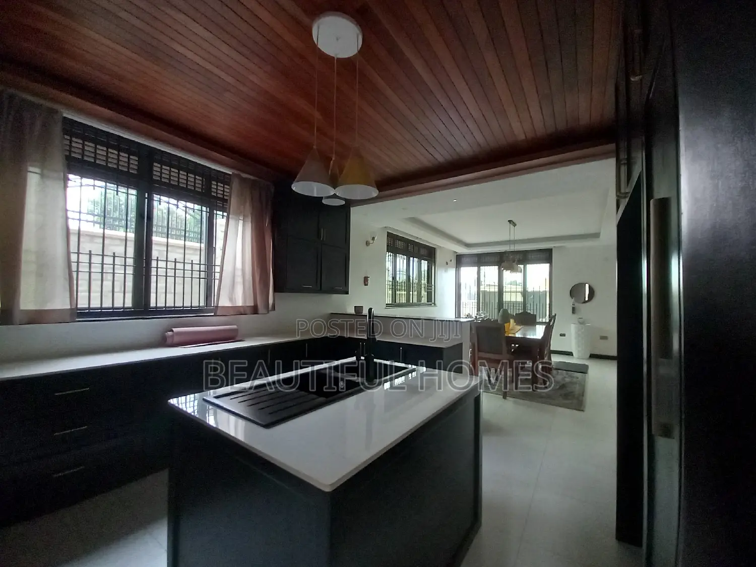 Furnished 5bdrm Duplex in Kira for sale in Kira
