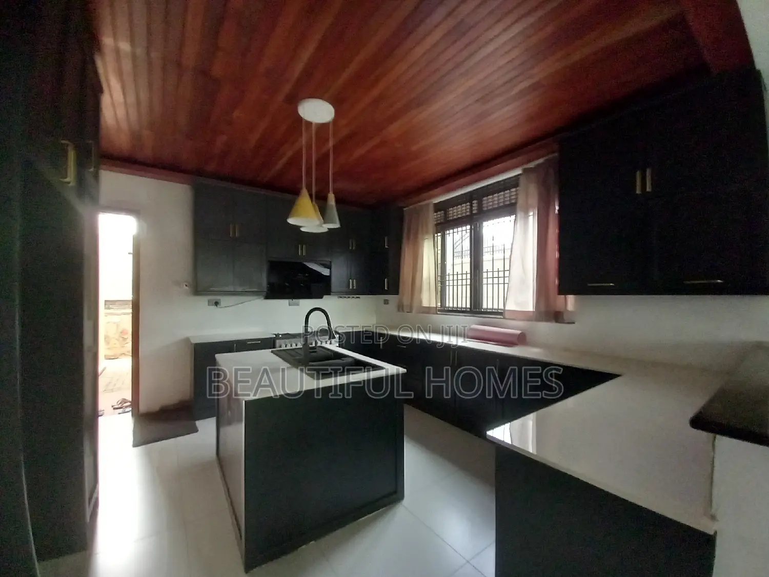 Furnished 5bdrm Duplex in Kira for sale in Kira
