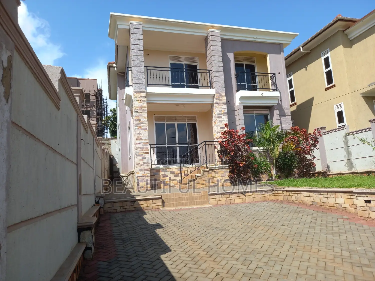 Furnished 4bdrm Duplex in Kira Corporate for sale in Kira