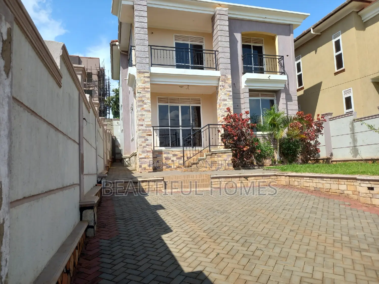 Furnished 4bdrm Duplex in Kira Corporate for sale in Kira