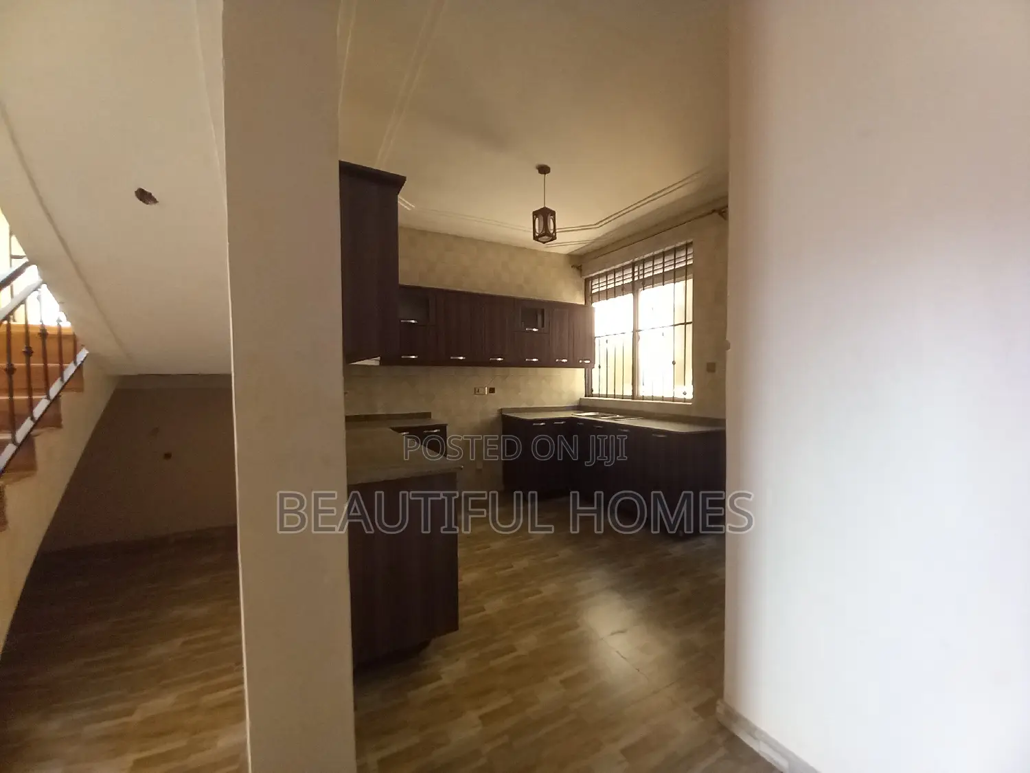 Furnished 4bdrm Duplex in Kira Corporate for sale in Kira