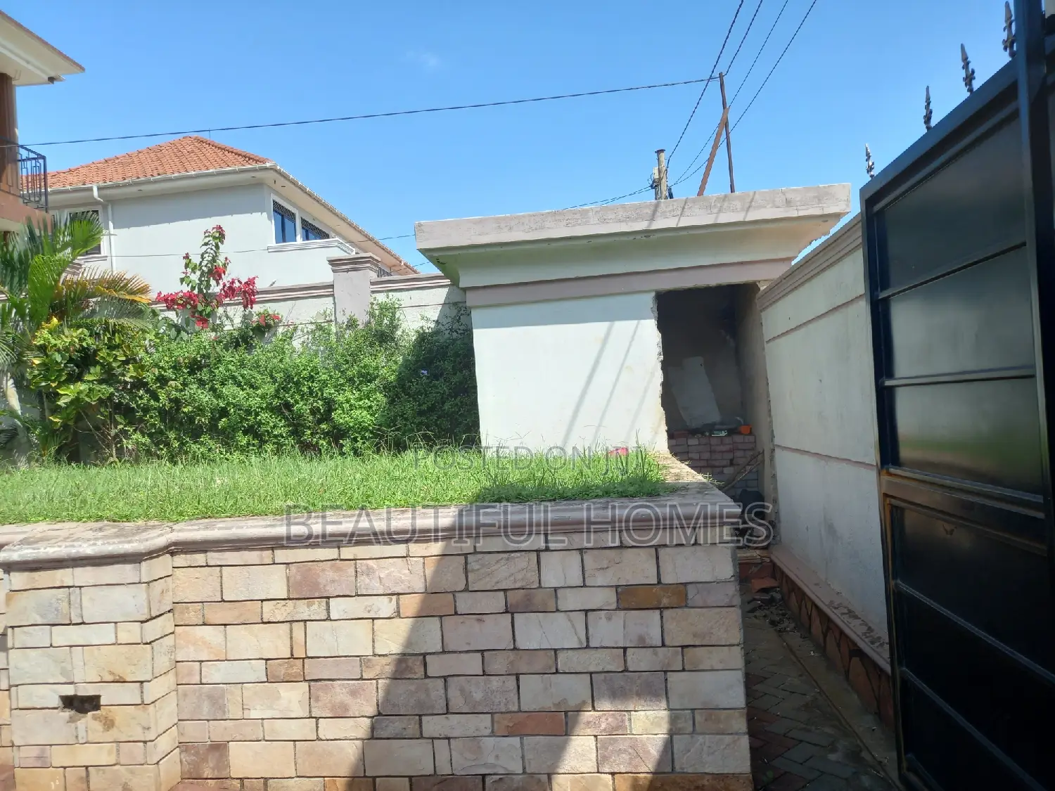 Furnished 4bdrm House in Kira Posh for sale in Kira