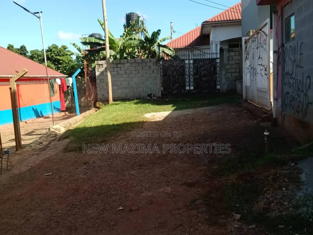 10bdrm Block of Flats in Kitende Ntebe Rd, Division A for sale in Division A