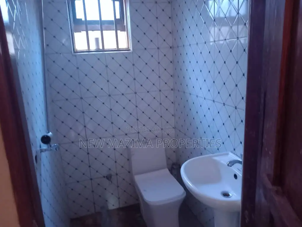 3bdrm Bungalow in Nsambya Town, Division A for rent in Division A