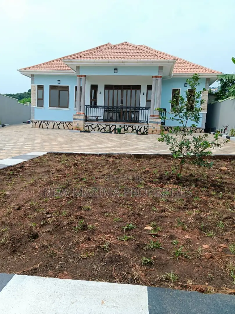 4bdrm Bungalow in Bwebajja Ntebe Rd, Division A for sale in Division A