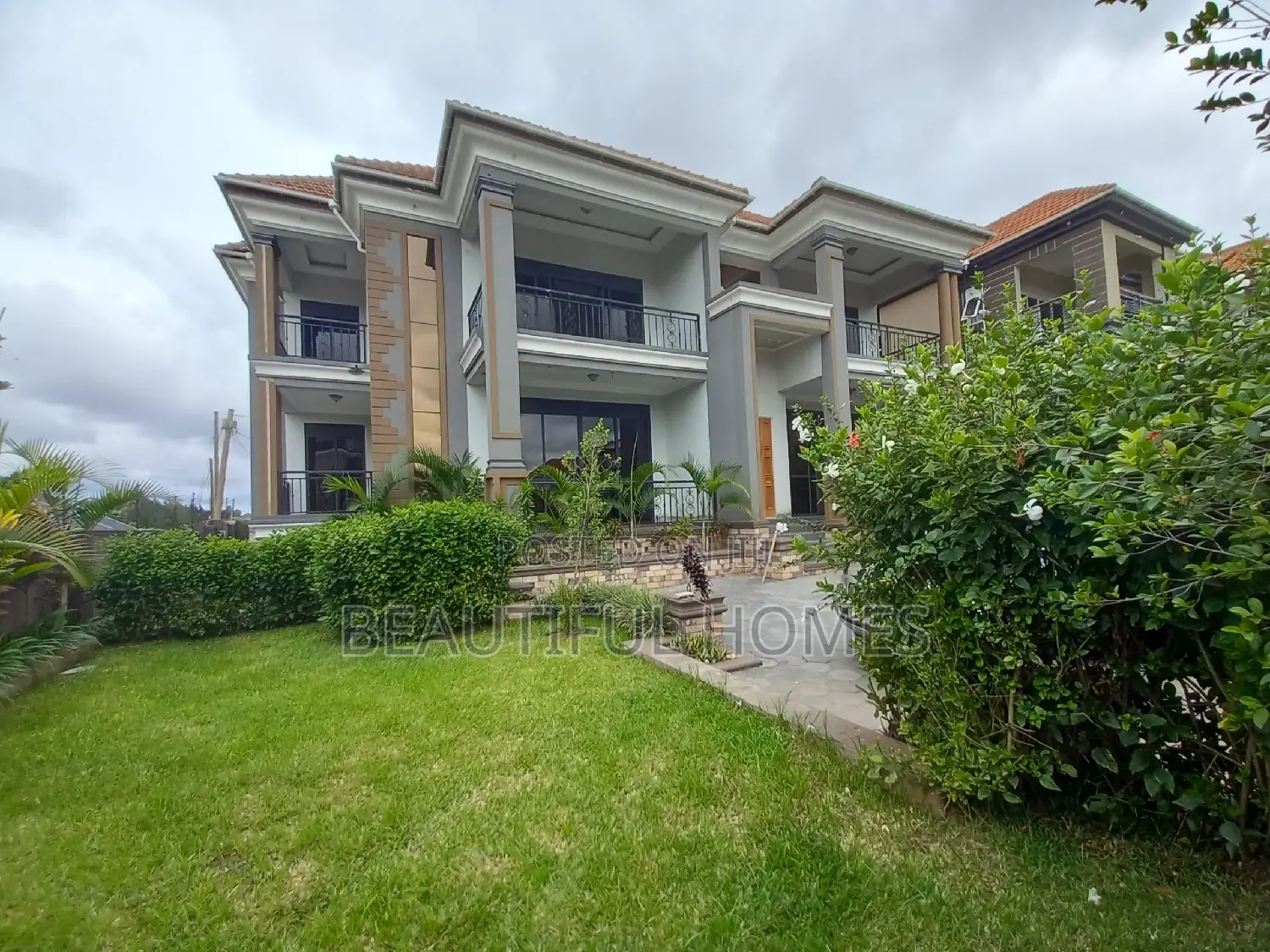 Furnished 6bdrm Mansion in Kisaasi Tarmacked, Nakawa for sale in Nakawa