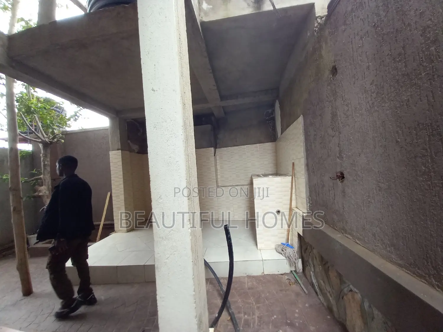 Furnished 6bdrm Mansion in Kisaasi Tarmacked, Nakawa for sale in Nakawa