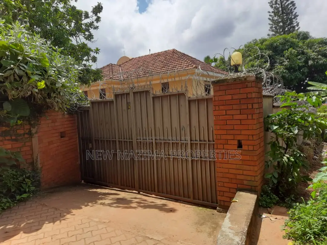 5bdrm Duplex in Makindye Kizungu, Division A for sale in Division A