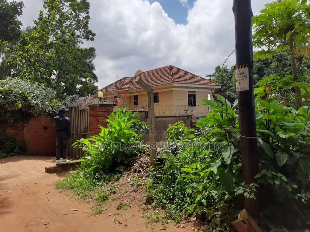5bdrm Duplex in Makindye Kizungu, Division A for sale in Division A