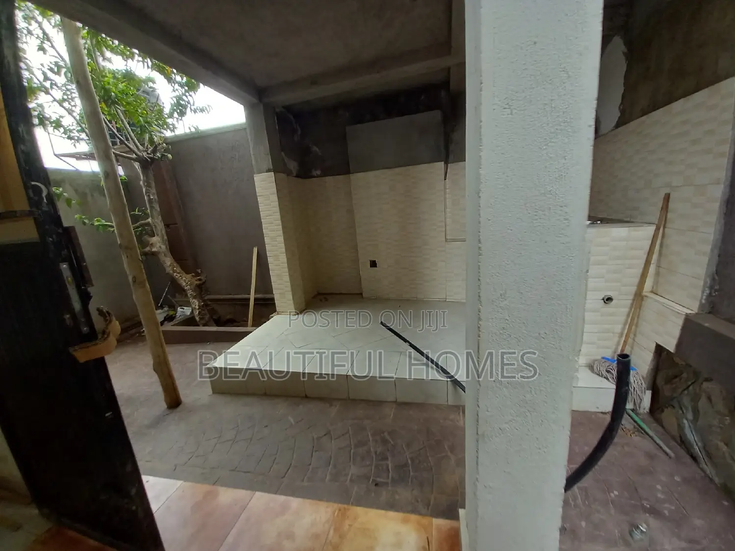 Furnished 6bdrm Duplex in Kisaasi, Nakawa for sale in Nakawa