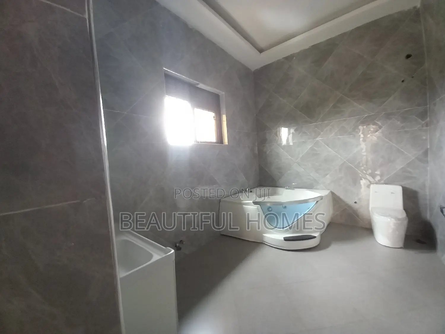 Furnished 6bdrm Duplex in Kisaasi, Nakawa for sale in Nakawa