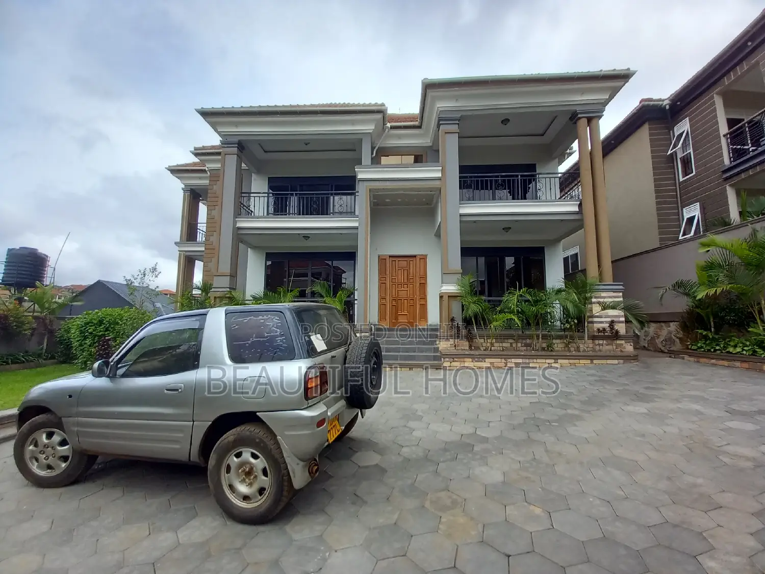 Furnished 6bdrm Duplex in Kisaasi, Nakawa for sale in Nakawa