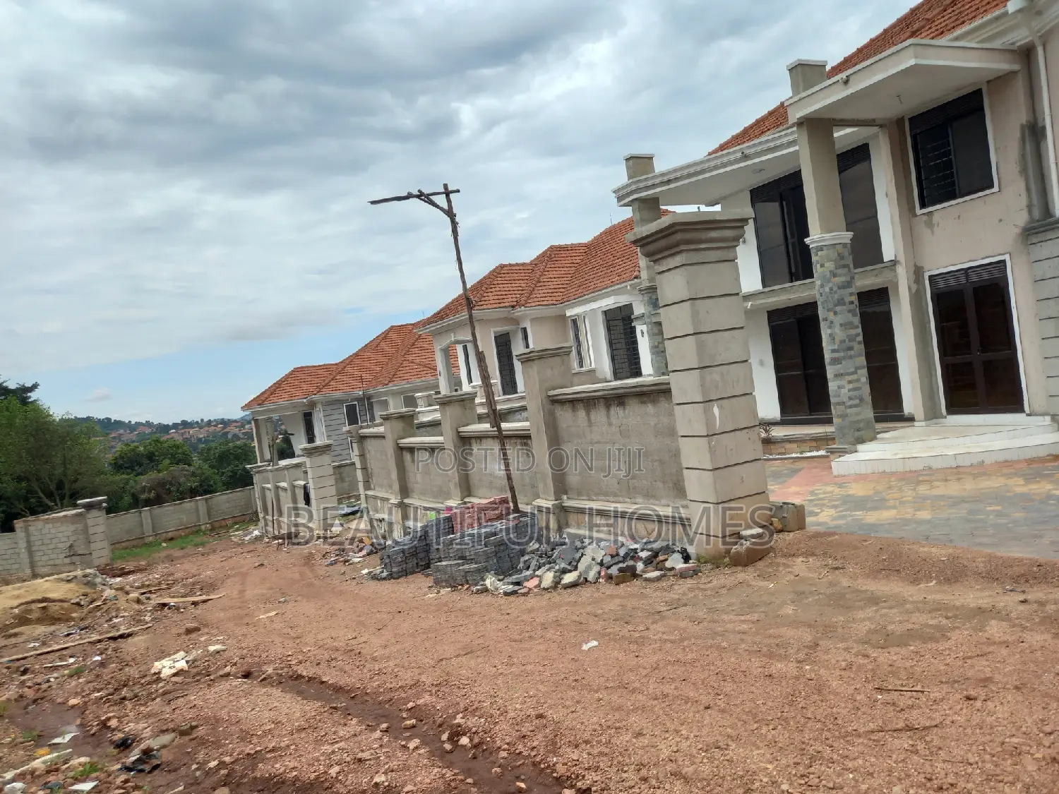 Furnished 6bdrm Duplex in Bwebajja, Ssabagabo-Makindye for sale in Ssabagabo-Makindye