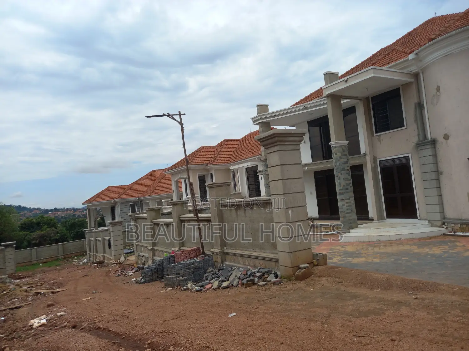 Furnished 6bdrm Duplex in Bwebajja, Ssabagabo-Makindye for sale in Ssabagabo-Makindye