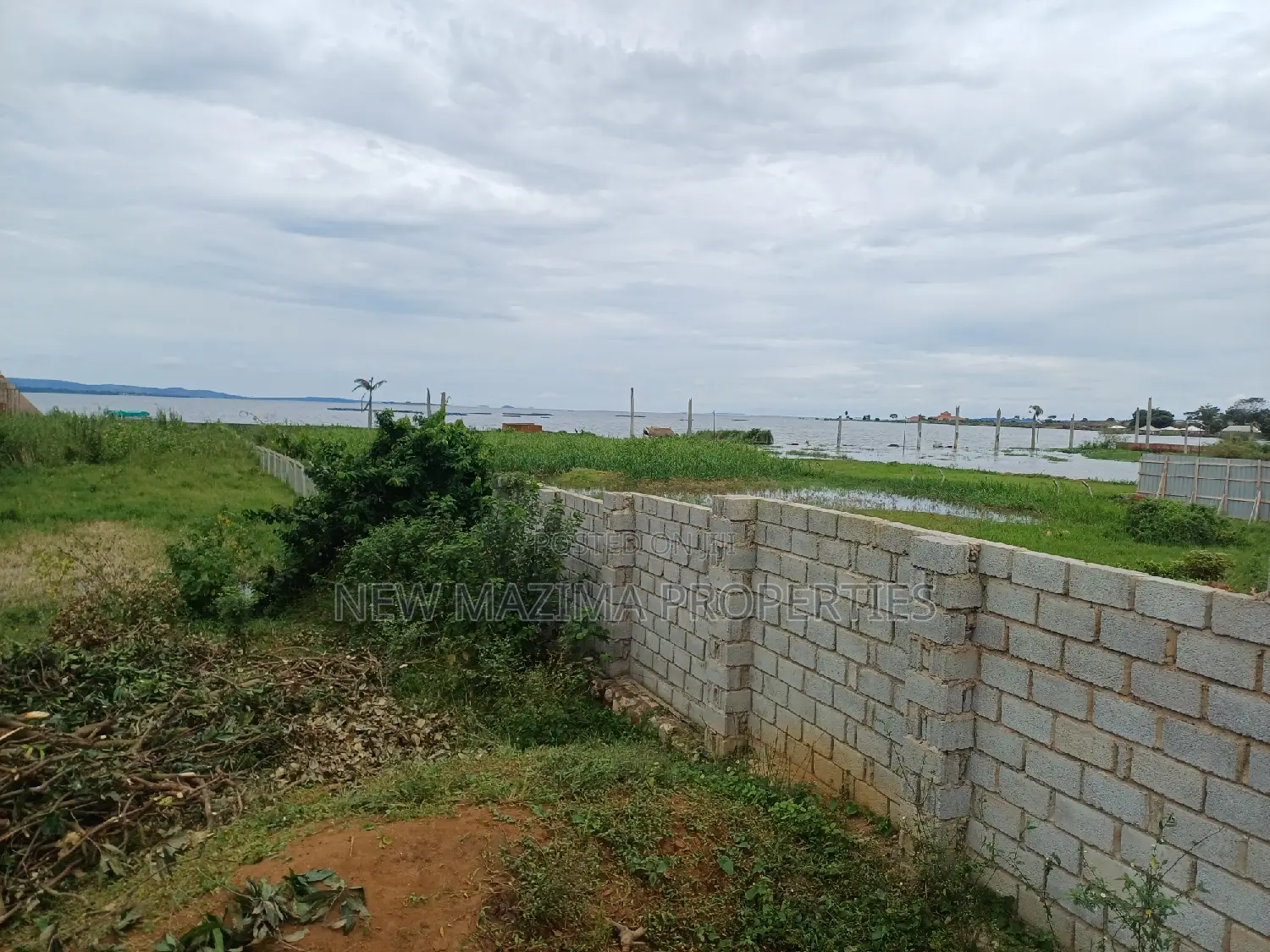 Very Beautiful Hot Plots With Lake View on Sale in Busabaala in Division A