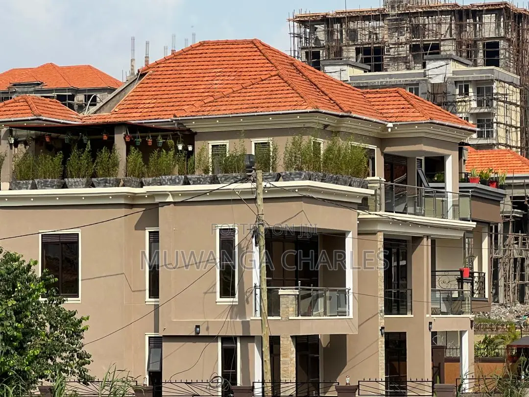 7bdrm Duplex in Fs Properties Ltd, Division A for sale in Division A