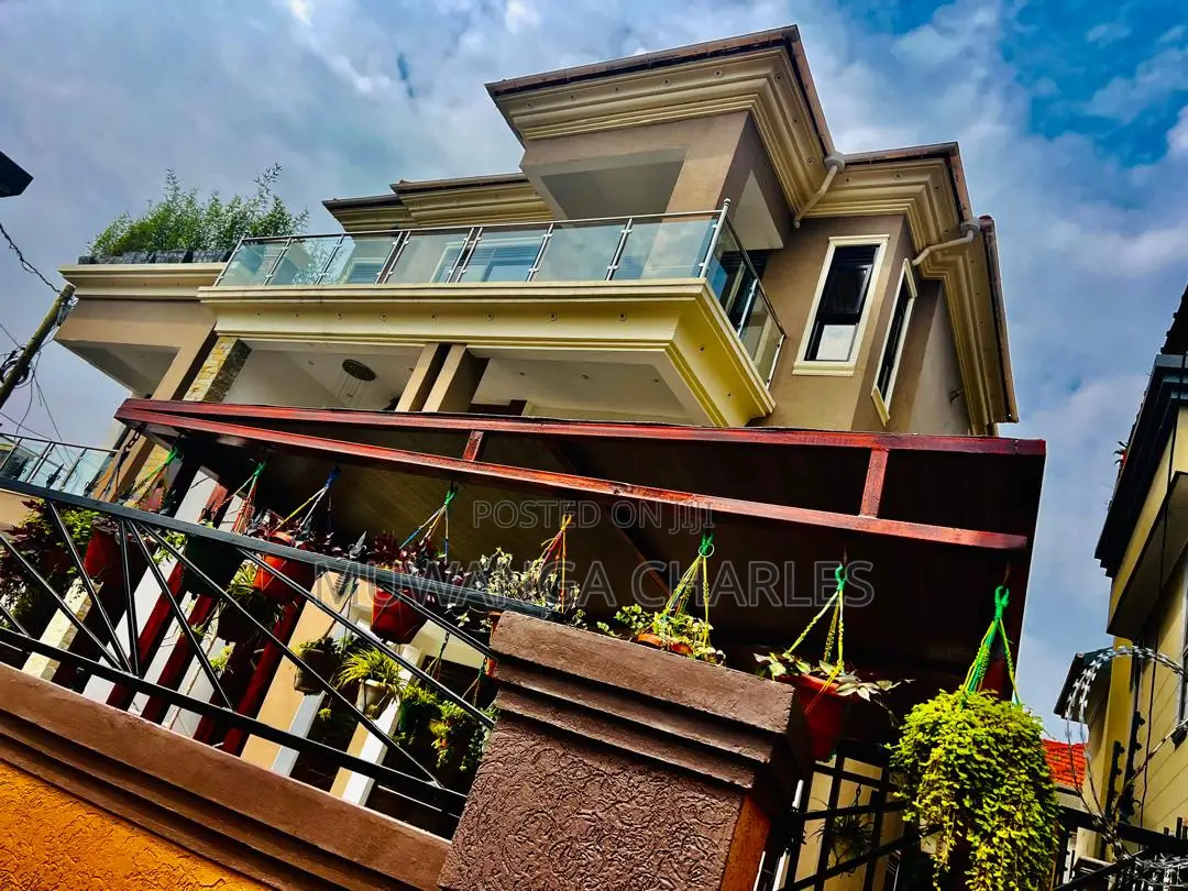 7bdrm Duplex in Fs Properties Ltd, Division A for sale in Division A