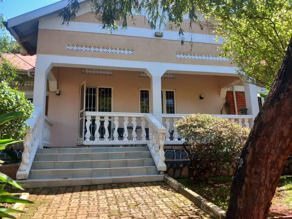 Furnished 3bdrm Bungalow in Konge Buziga, Division A for rent in Division A