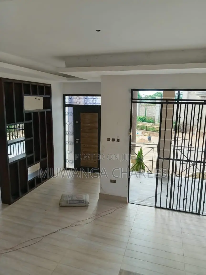 5bdrm Duplex in Fs Properties Ltd, Kira for sale in Kira