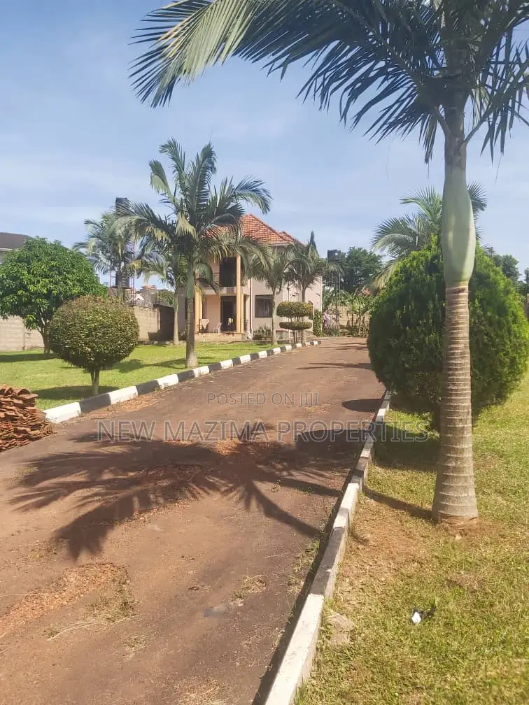 4bdrm Mansion in Ntebe Rd Kitende, Division A for sale in Division A