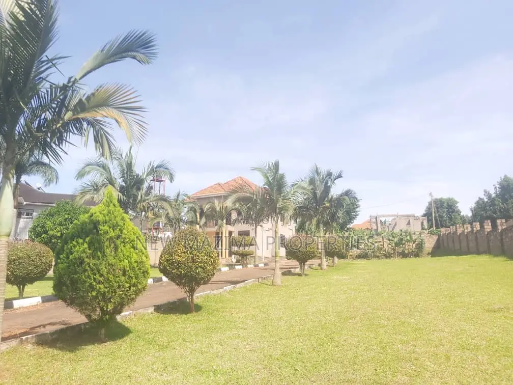 4bdrm Mansion in Ntebe Rd Kitende, Division A for sale in Division A