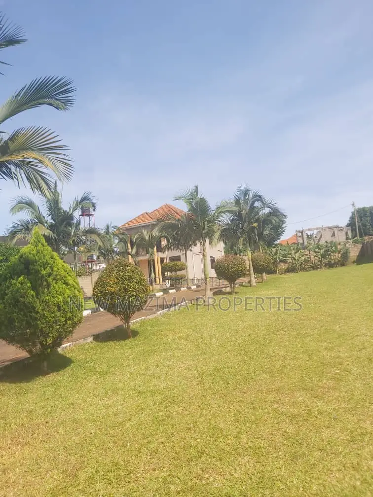 4bdrm Mansion in Ntebe Rd Kitende, Division A for sale in Division A