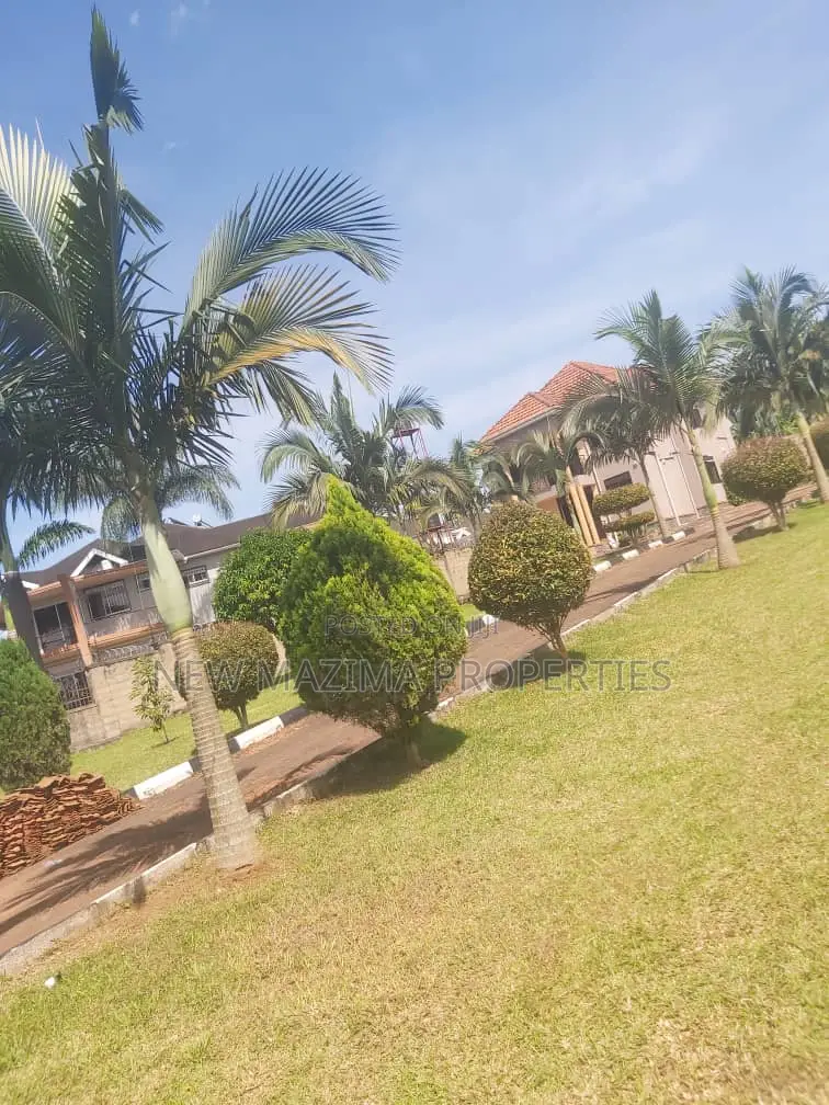 4bdrm Mansion in Ntebe Rd Kitende, Division A for sale in Division A