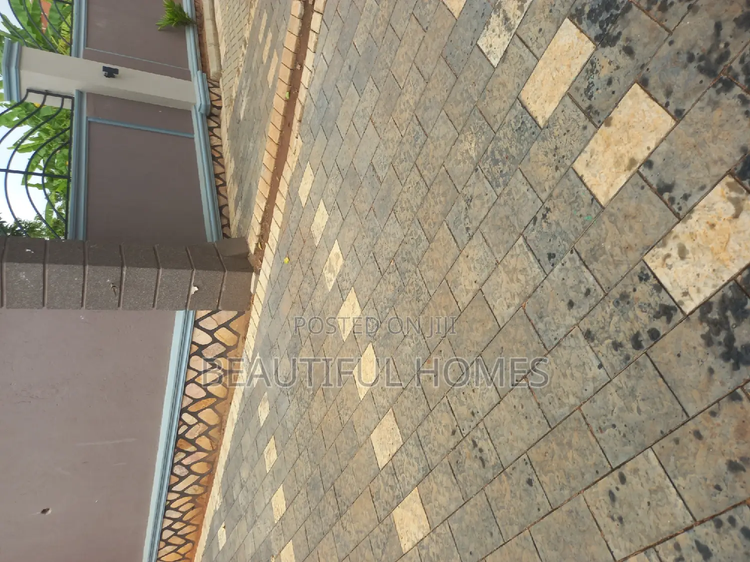 Furnished 5bdrm Bungalow in Kira for sale in Kira