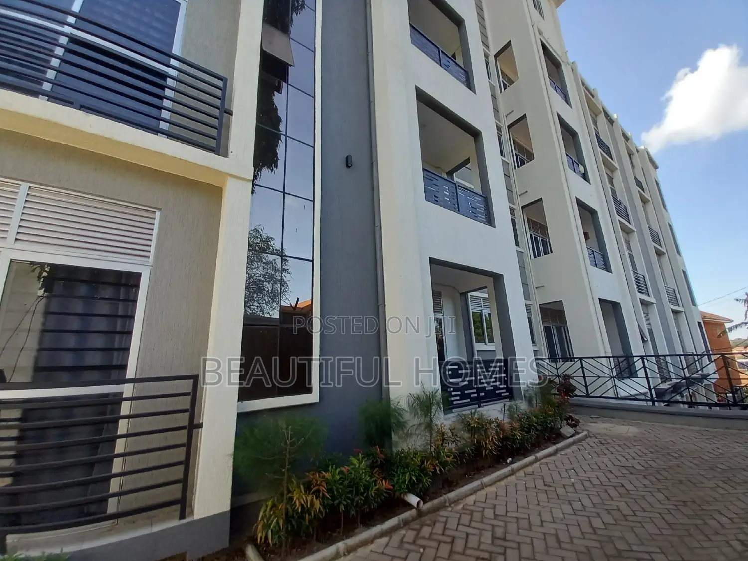 Furnished 2bdrm Apartment in Kisaas, Central Division for sale in Central Division
