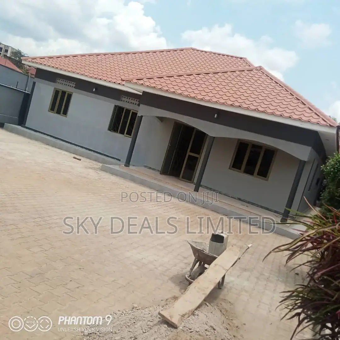 4bdrm Bungalow in Kisaasi, Nakawa for sale in Nakawa