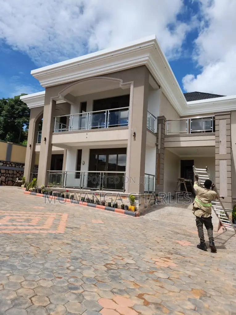 5bdrm Duplex in Fs Properties Ltd, Division A for sale in Division A
