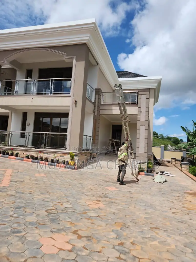 5bdrm Duplex in Fs Properties Ltd, Division A for sale in Division A