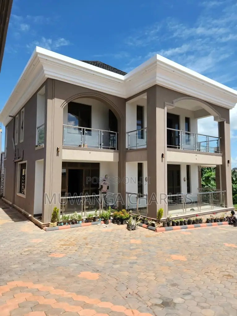 5bdrm Duplex in Fs Properties Ltd, Division A for sale in Division A