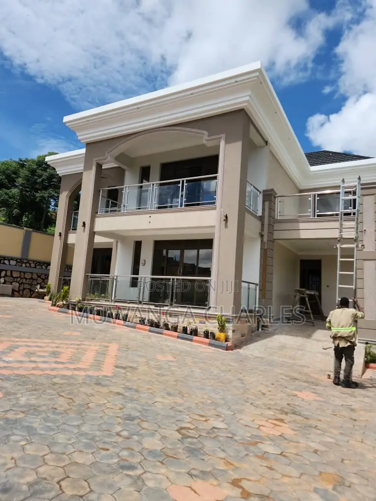 5bdrm Duplex in Fs Properties Ltd, Division A for sale in Division A