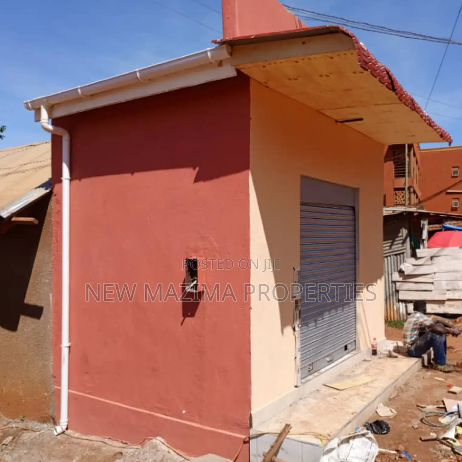 Verybusy One Commercial Single Shop Onforcedsale in Makindye in Division A