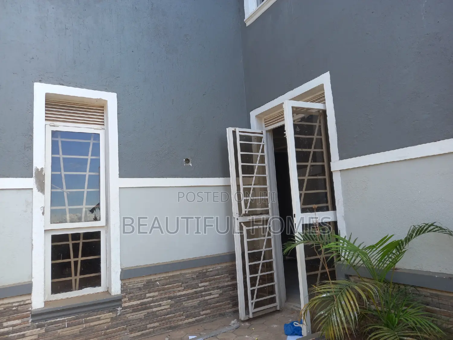 Furnished 4bdrm Duplex in Kira for sale in Kira