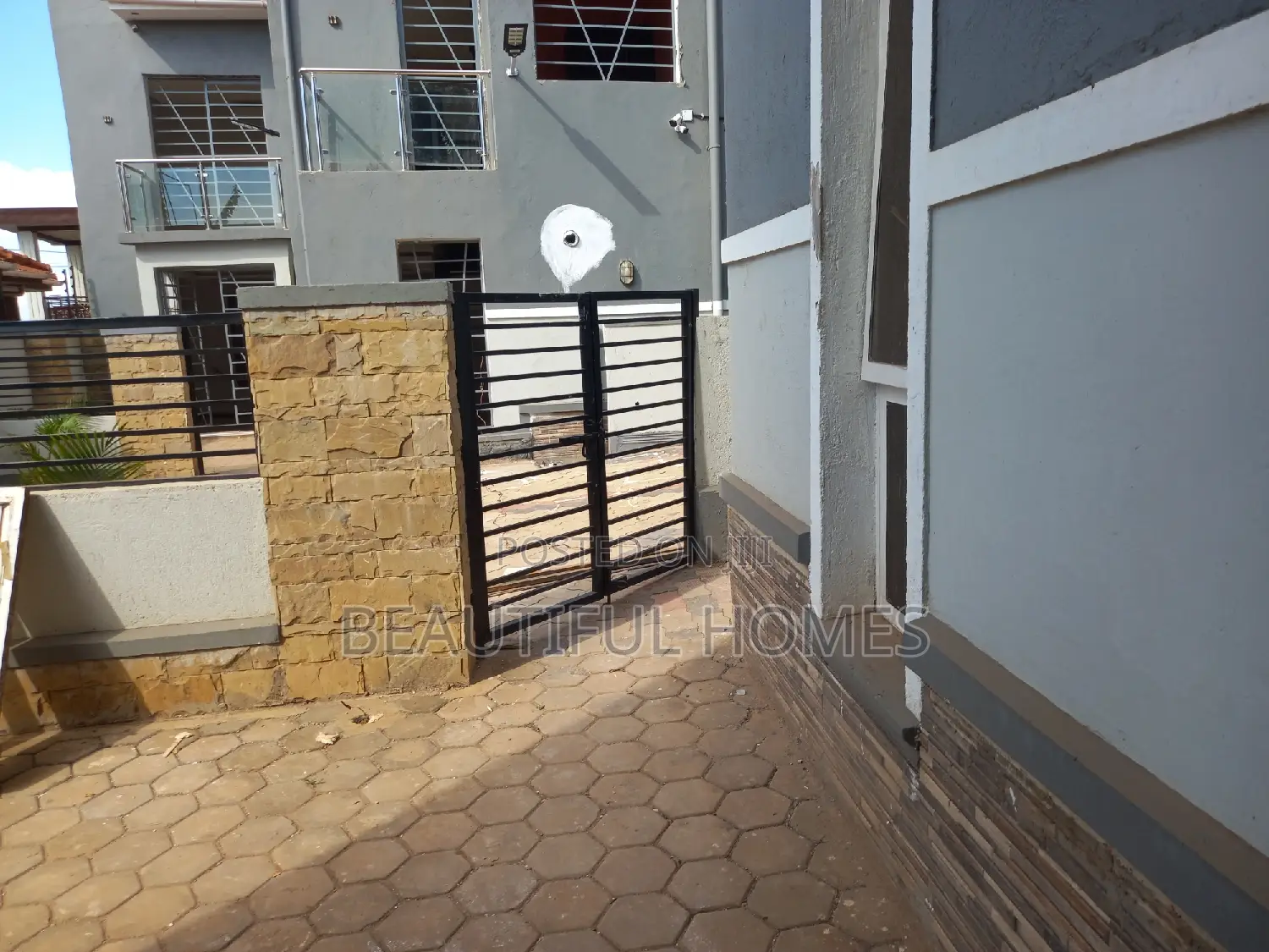 Furnished 4bdrm Duplex in Kira for sale in Kira