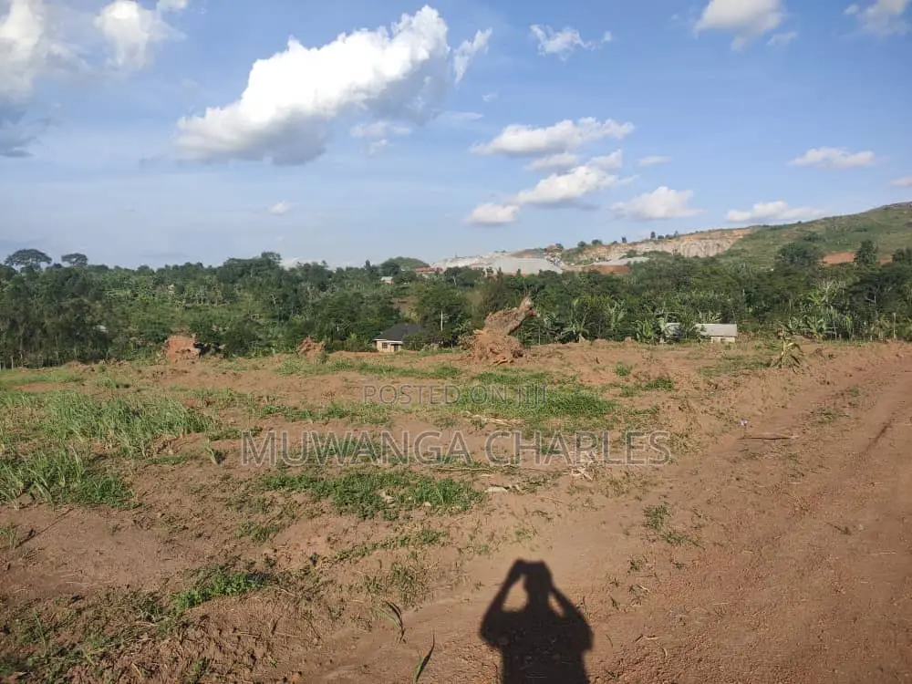 100by50ft Plot for Sale in Busukuma in Busukuma