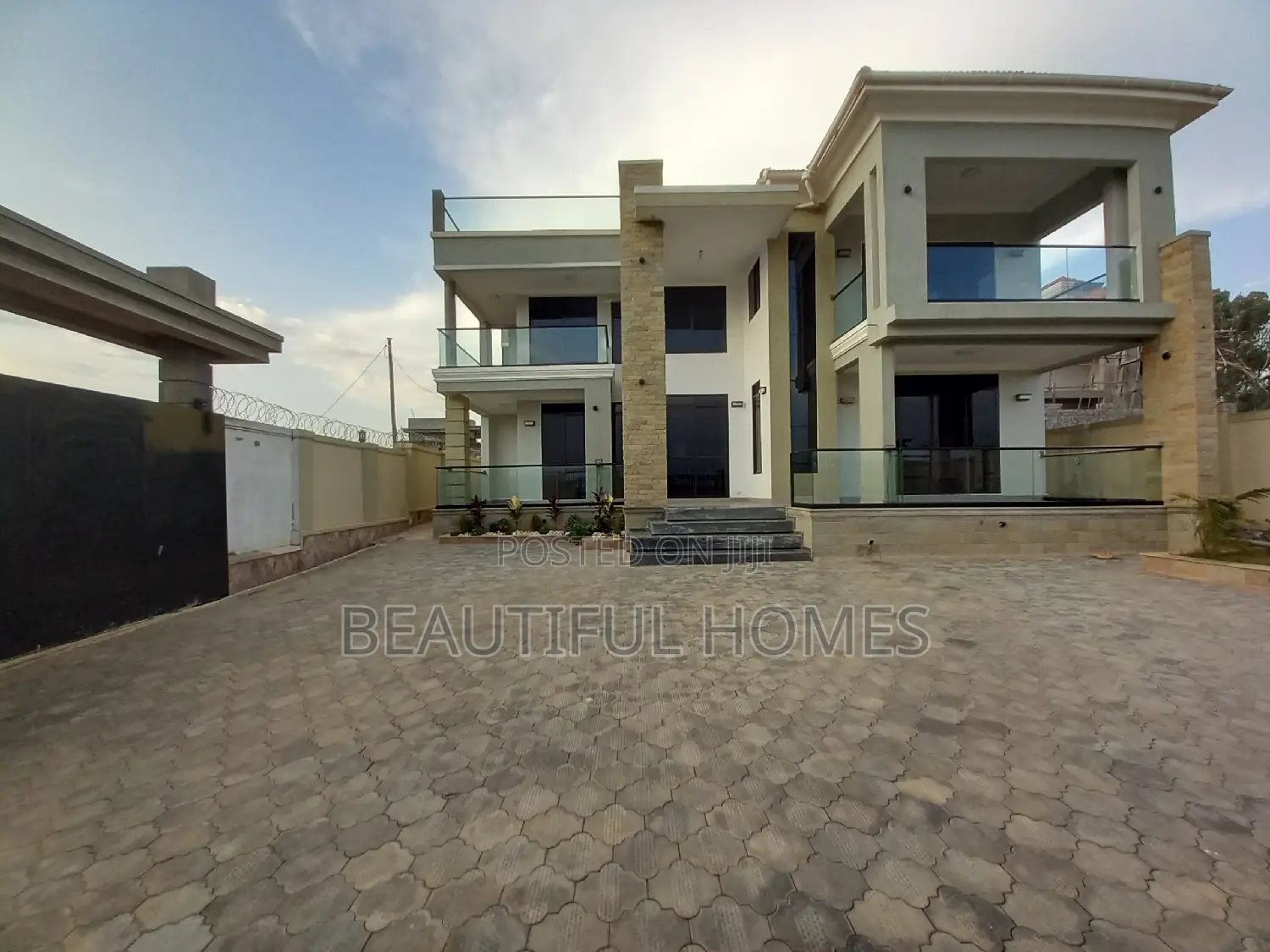 Furnished 7bdrm Duplex in Kyanja, Nakawa for sale in Nakawa