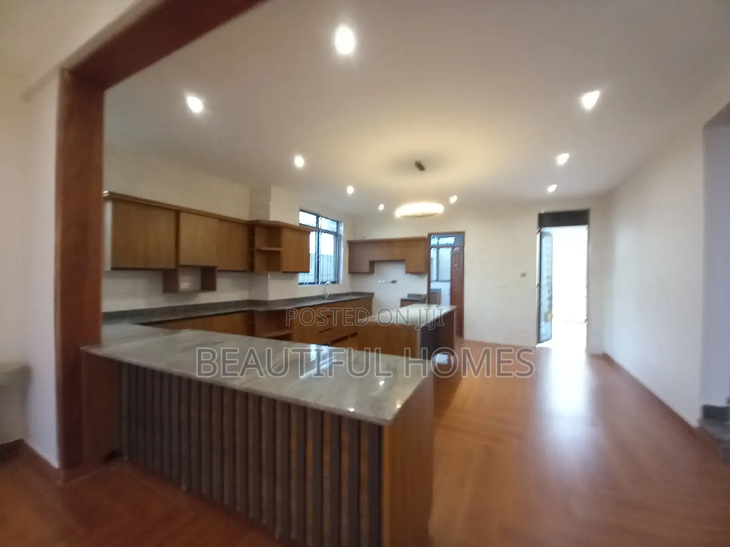 Furnished 7bdrm Duplex in Kyanja, Nakawa for sale in Nakawa