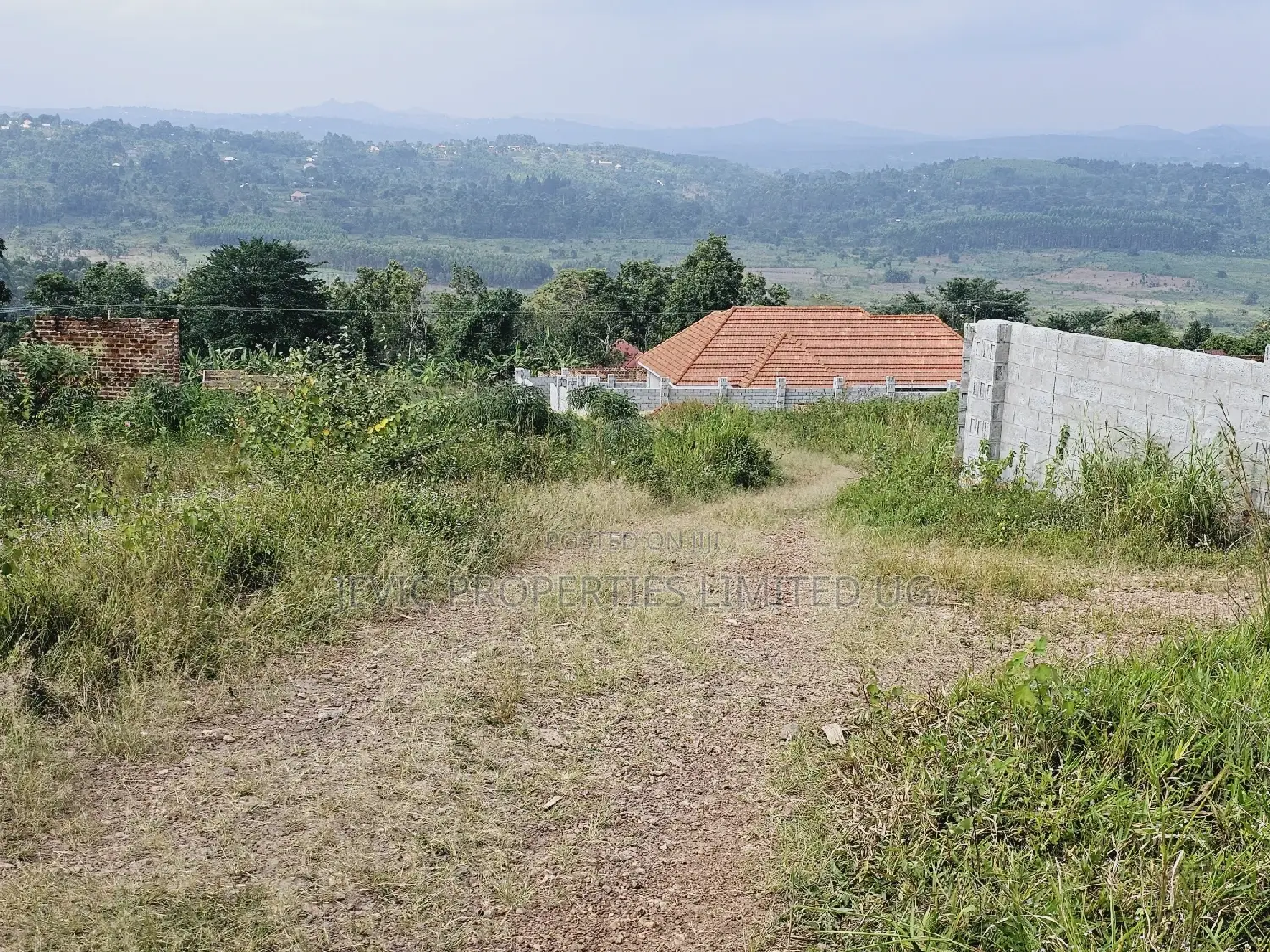 Quick Sale , Land at Kakiri Kikugi 2km Off Tarmac Police in Kakiri
