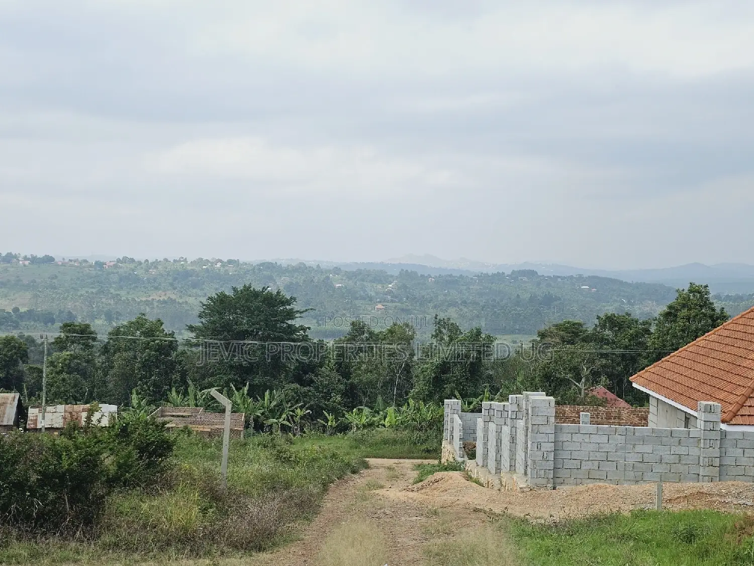 Quick Sale , Land at Kakiri Kikugi 2km Off Tarmac Police in Kakiri