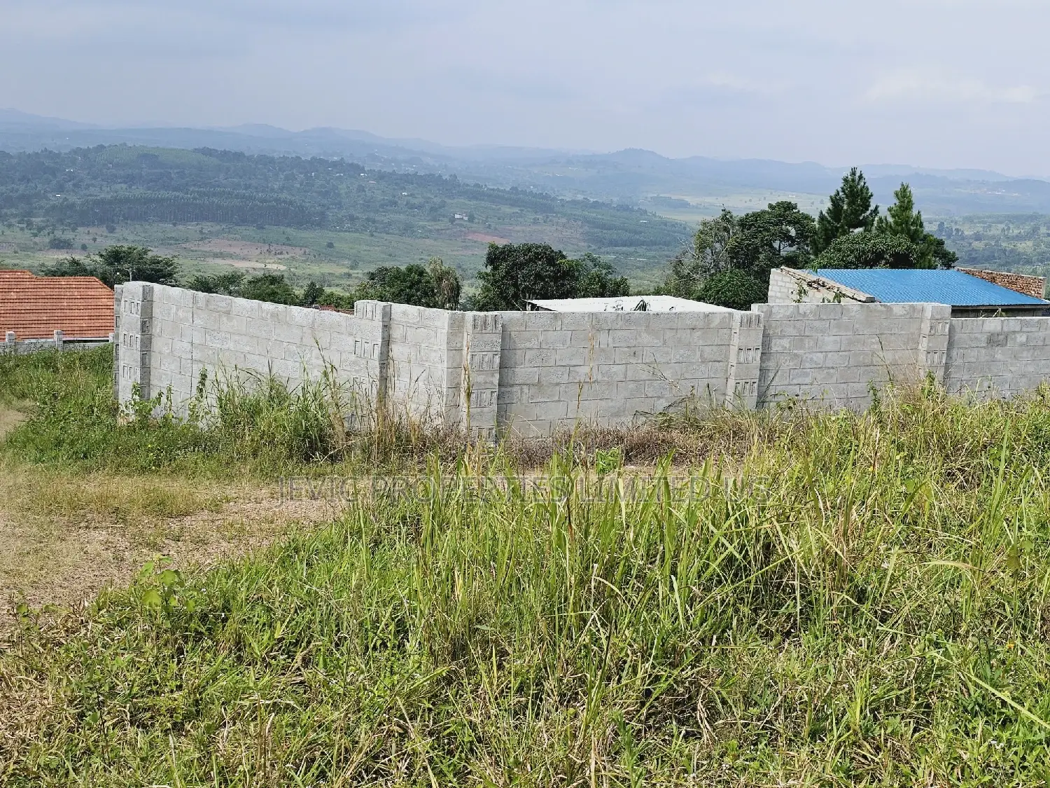 Quick Sale , Land at Kakiri Kikugi 2km Off Tarmac Police in Kakiri