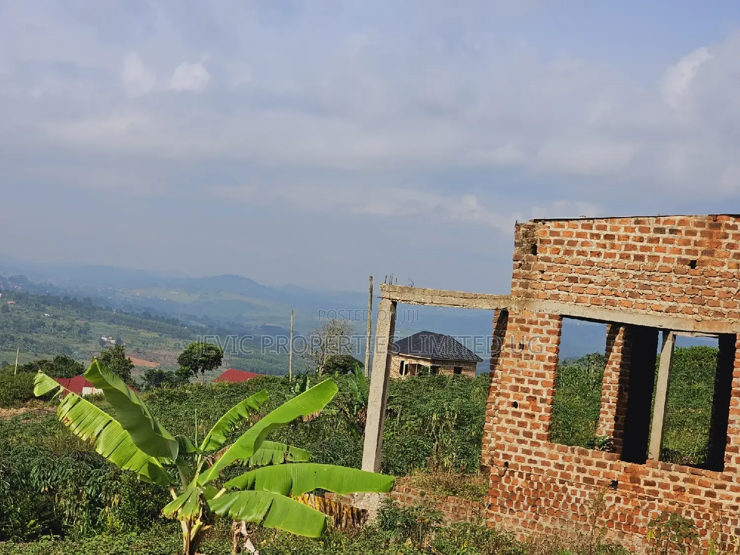 Am Selling This Land at - Wakiso Kakiri -Hoima Rd Urgently in Kakiri