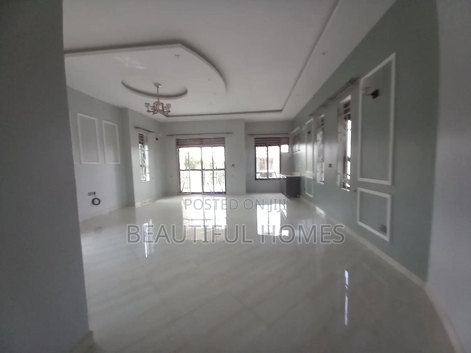 Furnished 6bdrm Mansion in Kira Corporate for sale in Kira