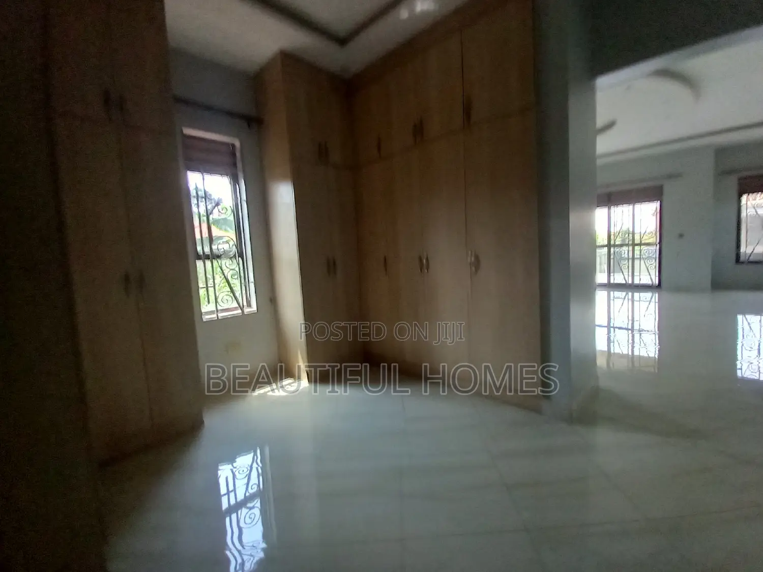 Furnished 6bdrm Mansion in Kira Corporate for sale in Kira