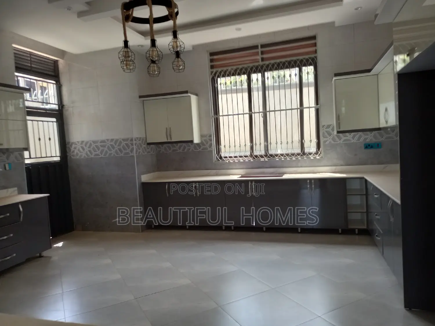 Furnished 6bdrm Duplex in Kira Ministers for sale in Kira